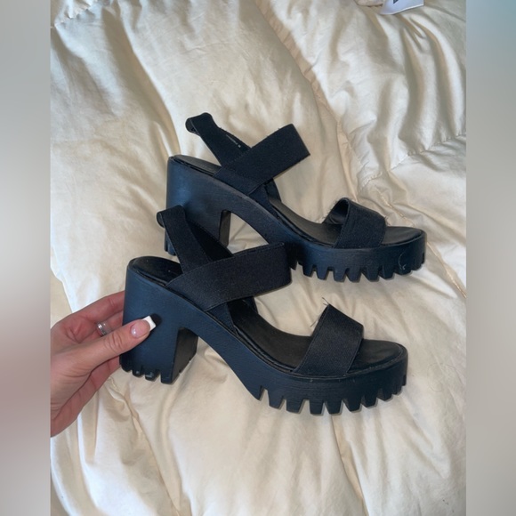 Madden Girl black stretchy strap heels, size 9 women’s - Picture 4 of 4